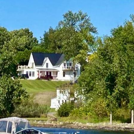 Gray'S Manor - Lake Memphremagog Apartment Newport ภายนอก รูปภาพ