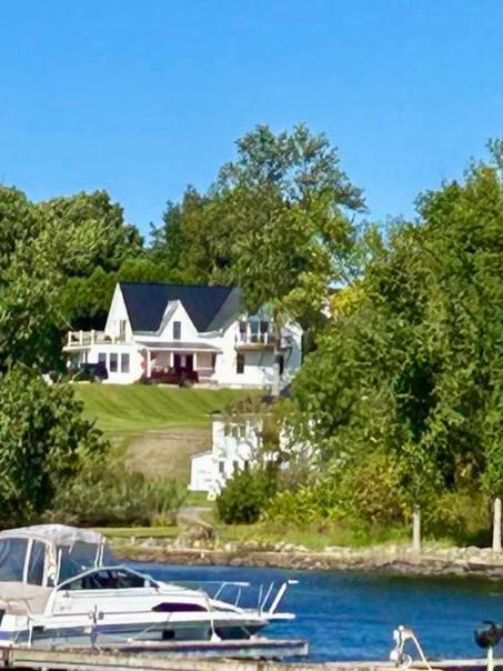 Gray'S Manor - Lake Memphremagog Apartment Newport ภายนอก รูปภาพ